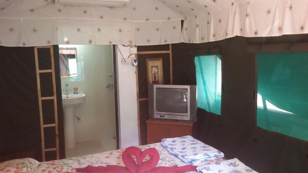 Hotel Sukhsadan Dehradun Quarto foto