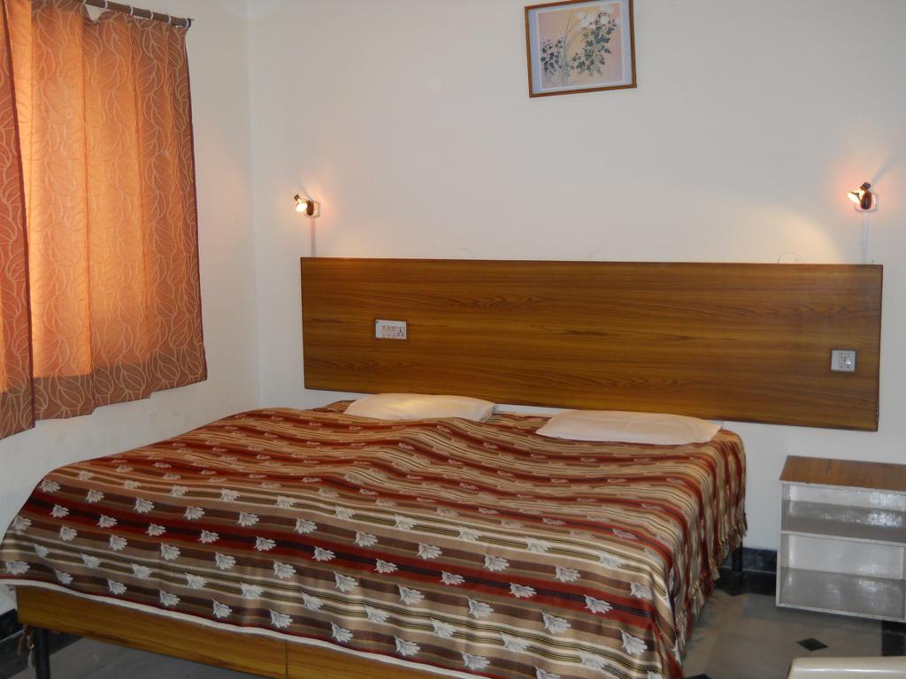 Hotel Sukhsadan Dehradun Quarto foto