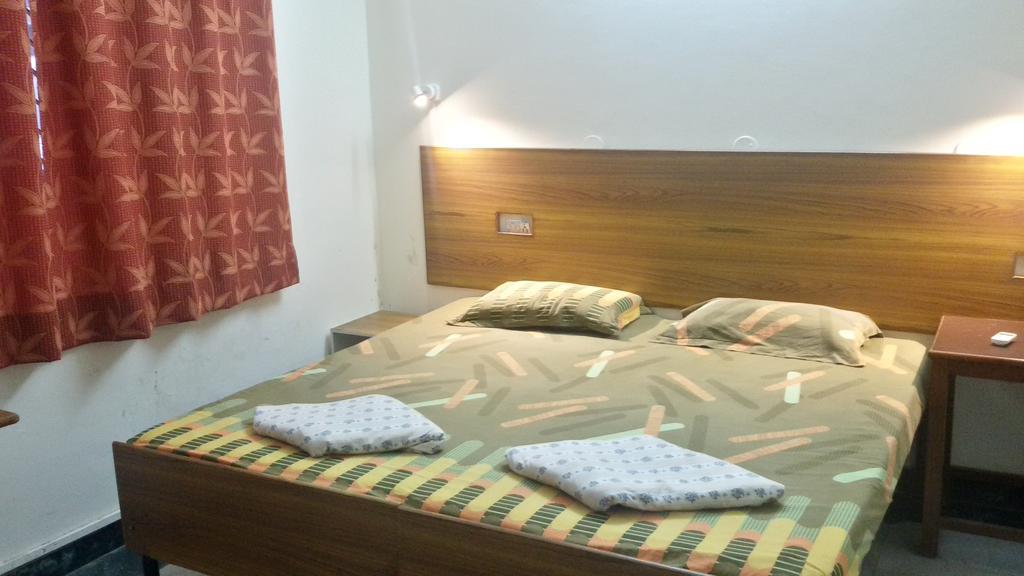 Hotel Sukhsadan Dehradun Quarto foto