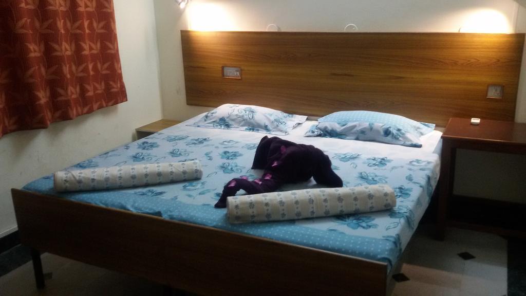 Hotel Sukhsadan Dehradun Quarto foto