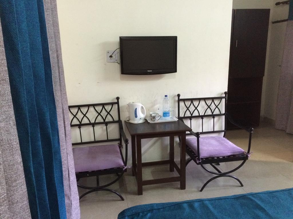 Hotel Sukhsadan Dehradun Quarto foto